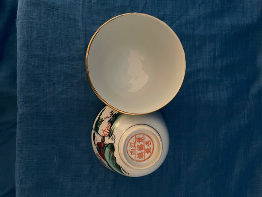 Beide kommetjes hebben een toegevoegde tekst aan de zijkant " Lai Nan Feng Xun "