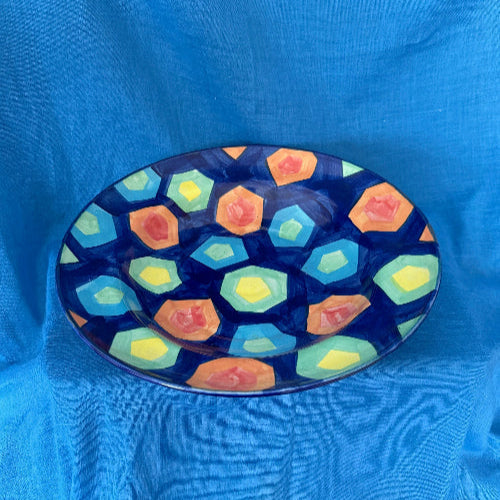 Deze aansprekende schaal van IKEA springt er echt uit door de keuze combinatie van de kleuren.