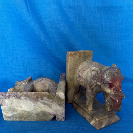 Zeker zware steunen om u retro boeken goed neer te zetten.