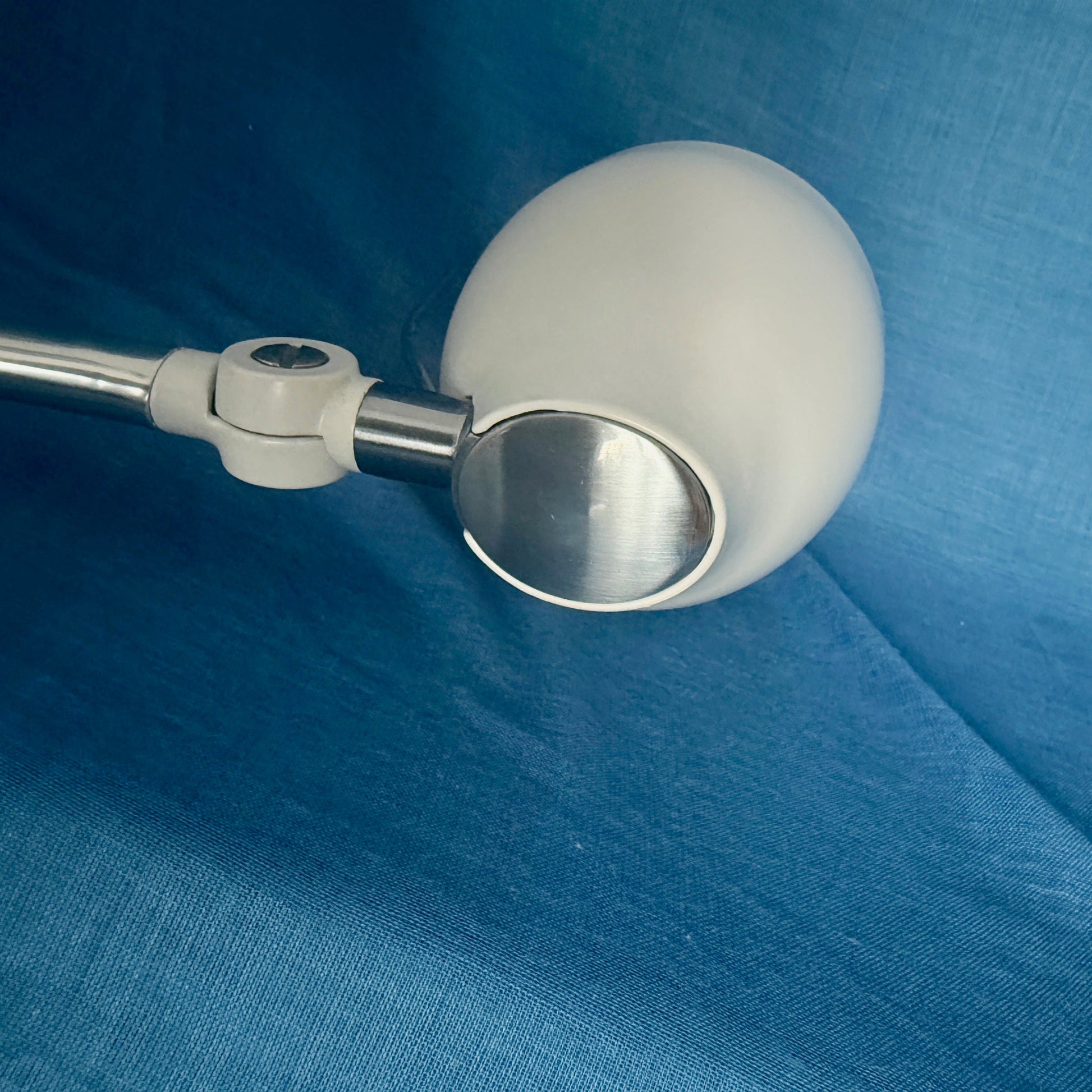Iconisch gebruik van aluminium en poedercoating.