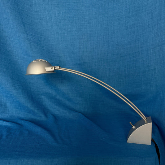 Een mooie boekenkast lamp van IKEA.