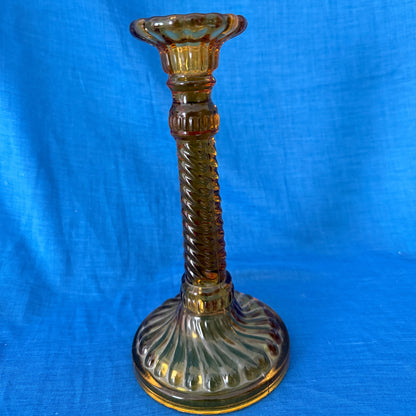 Retro amber kleurige kaarsen standaard voor een warme aanvulling in uw huis.