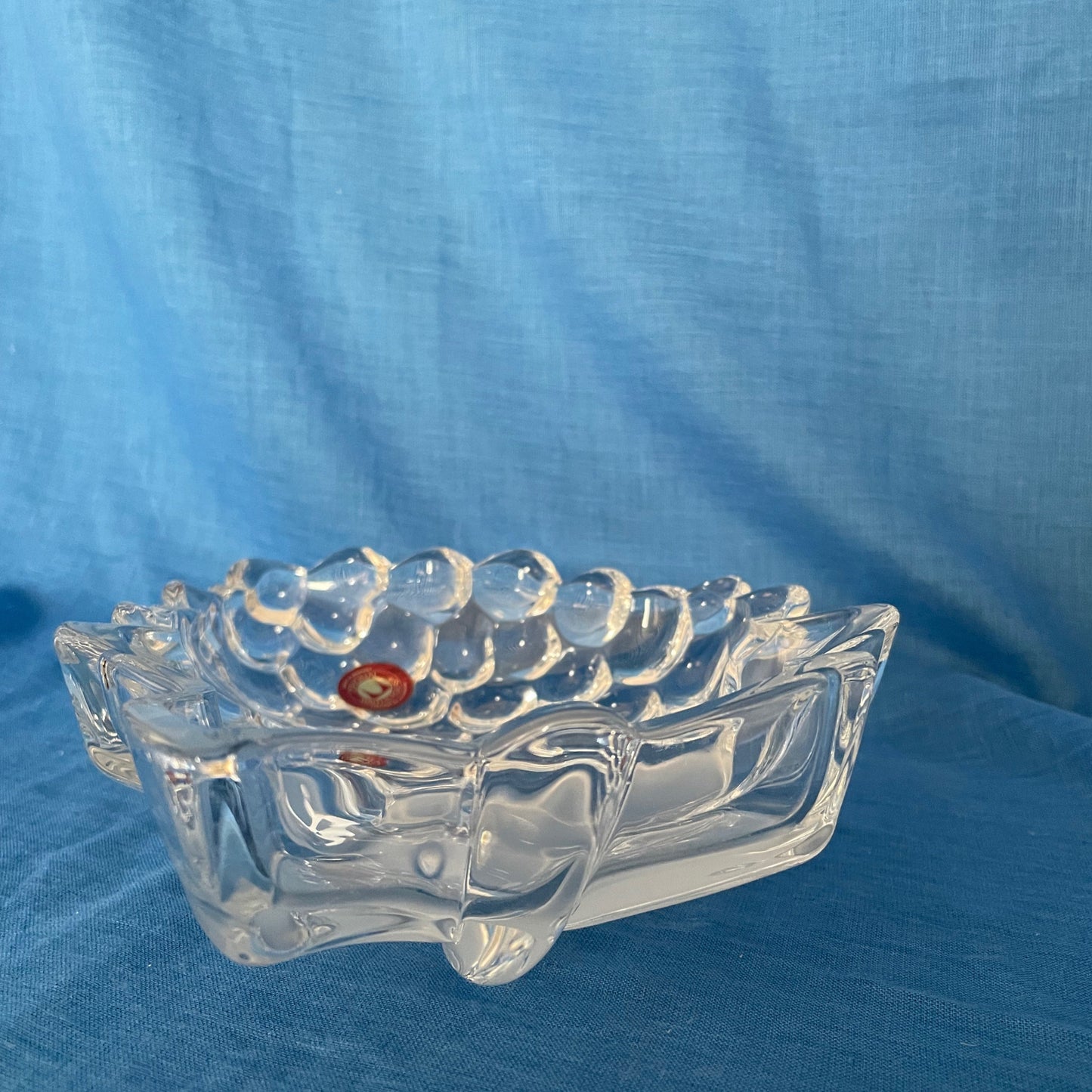 Mooie niet al te hoge retro crystallen schaaltje mooi voor een rerto interieur. 