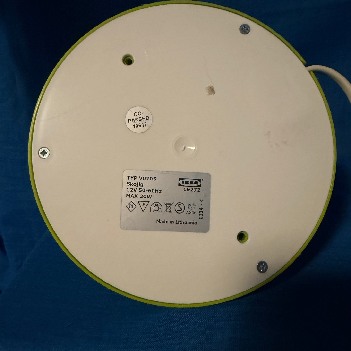 Eenvoudig om deze Skojig IKEA aan de and te bevestigen.