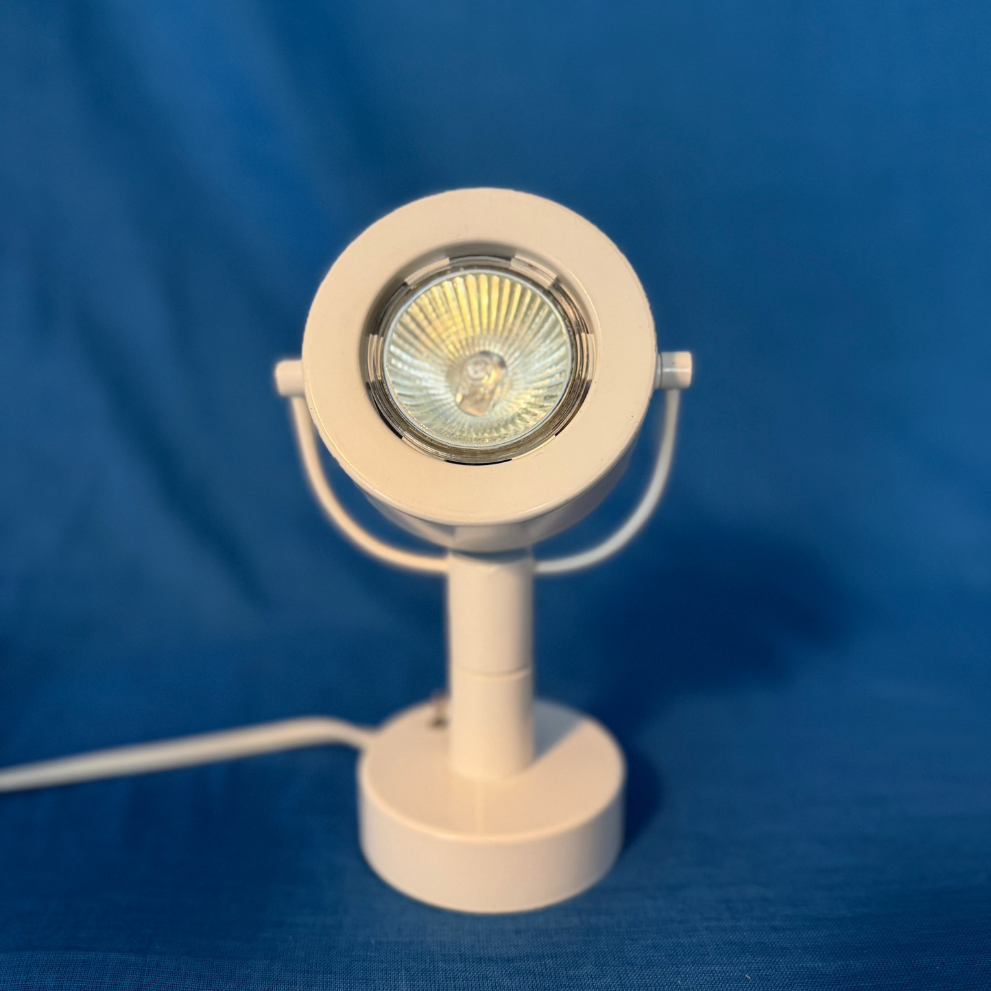 Beryll spot wit aanvulling voor uw interieur.