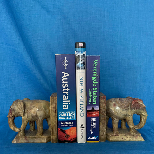 Deze twee olifanten kunnen uw boeken goed ondersteunen en is een verrijking voor uw interieur.