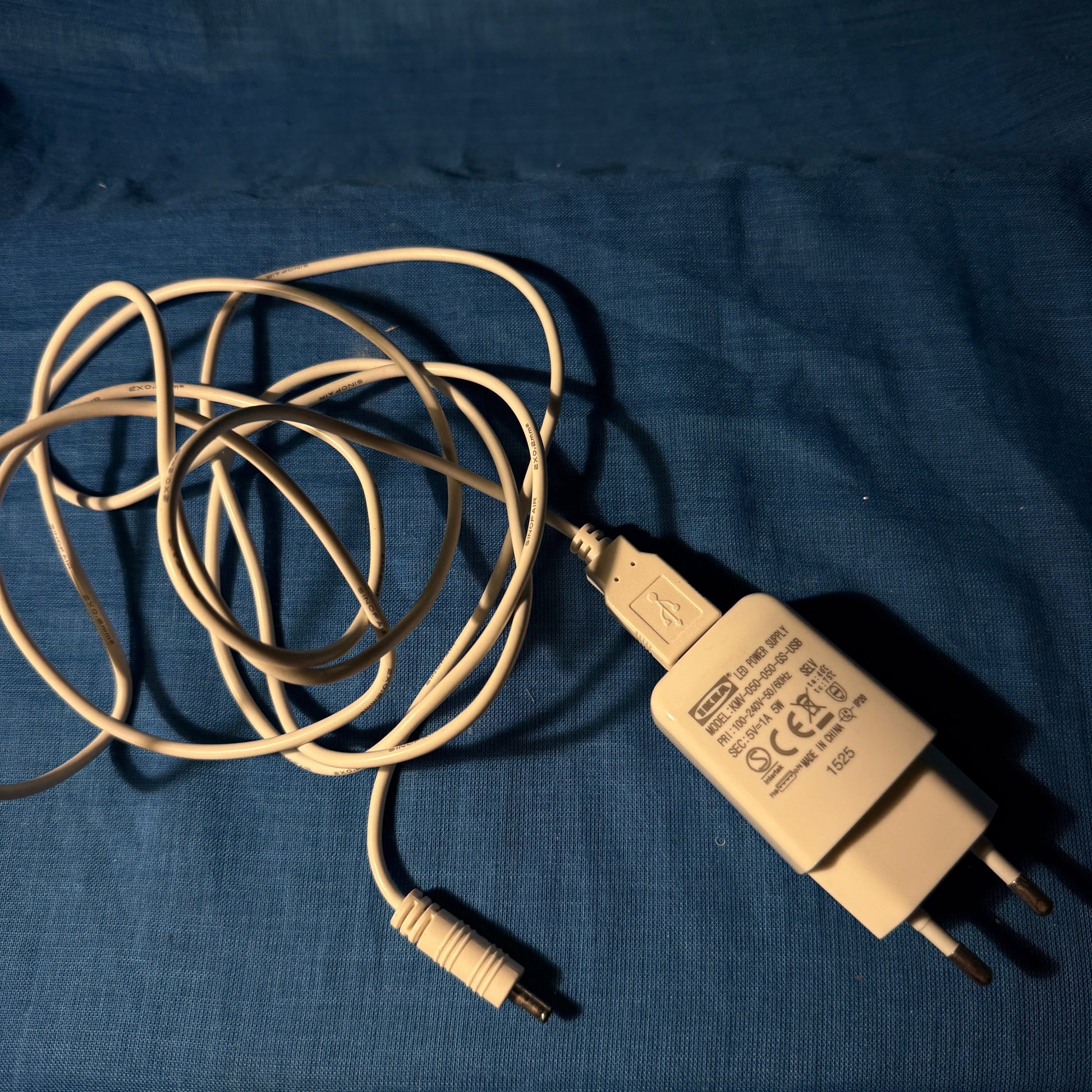 Mooie USB lader van IKEA.