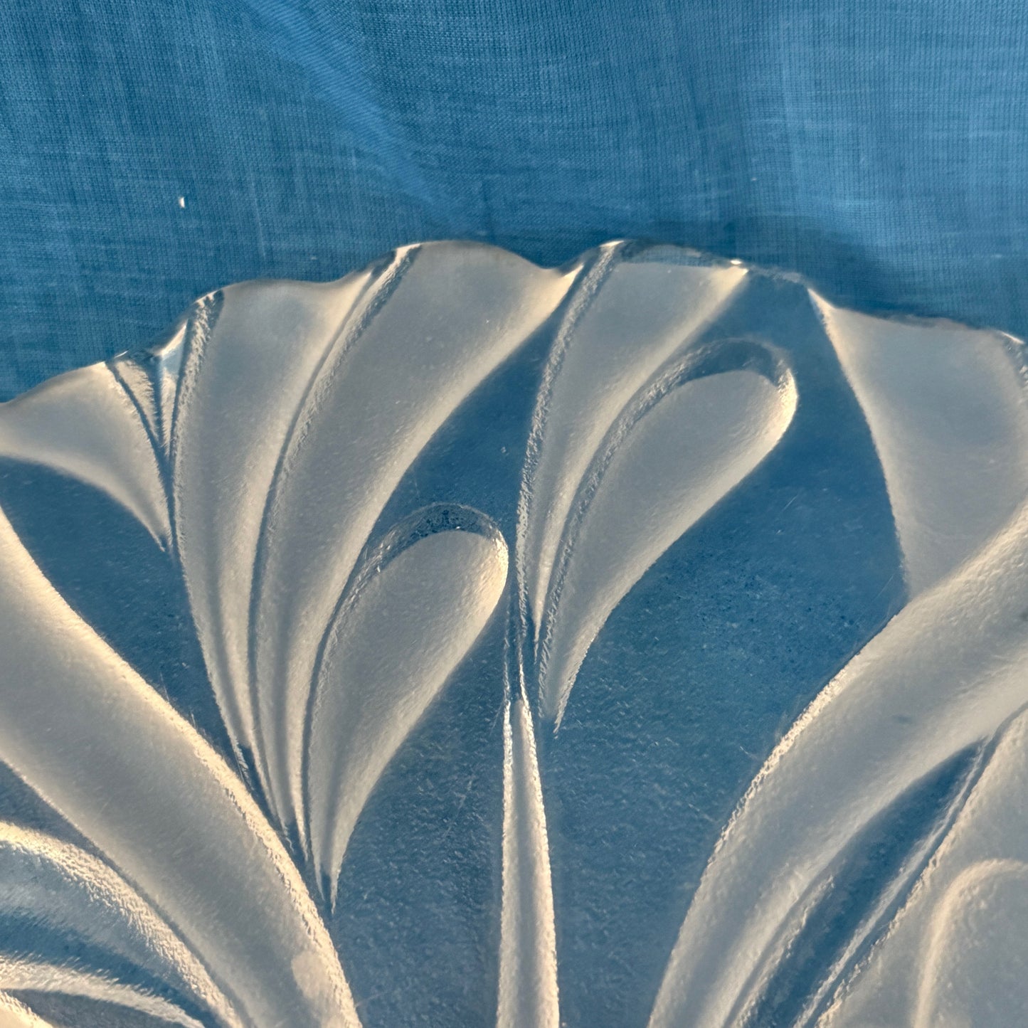 Detail ontbreekt niet aan deze Walther Crystal schaal.